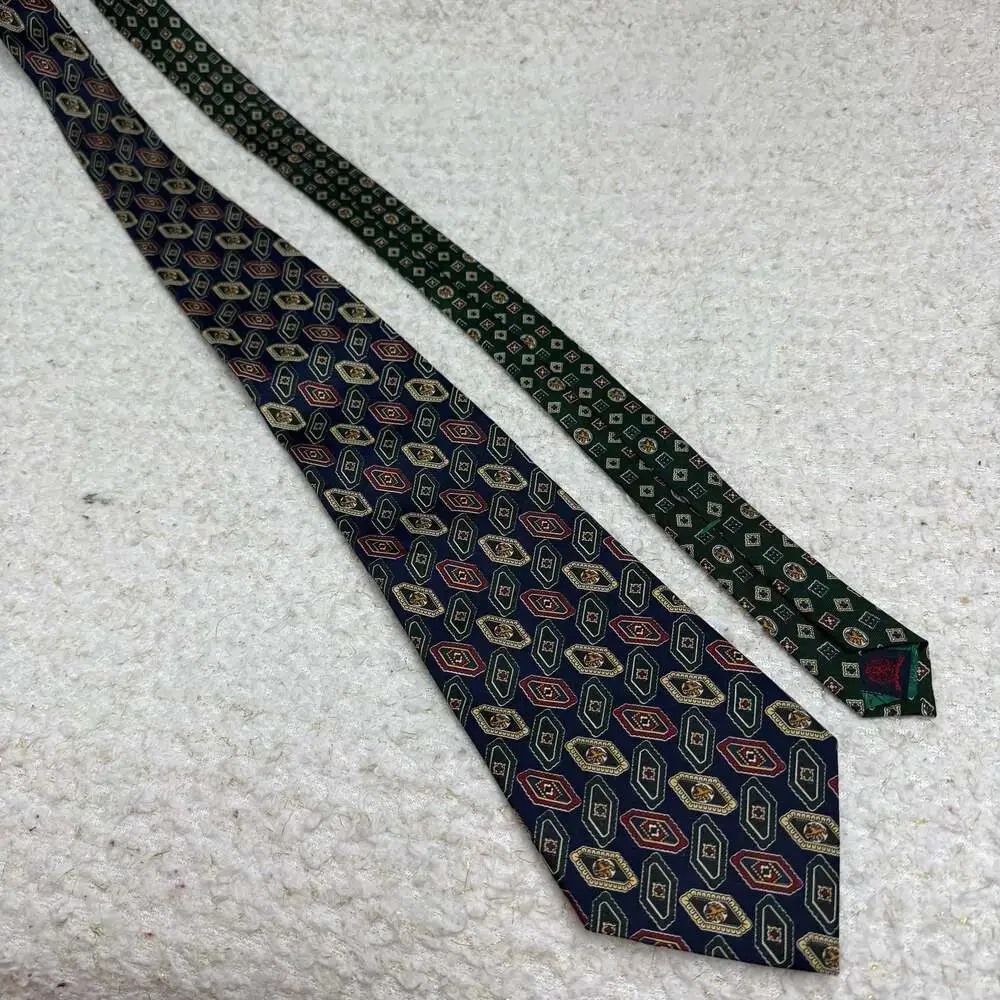 Tommy Hilfiger Men's Blue Gold Green Geometric Pattern Silk Necktie Classic Leng